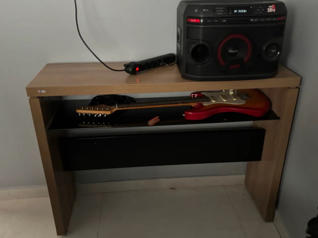 ? Estante / Mesa Multiuso em Excelente Estado