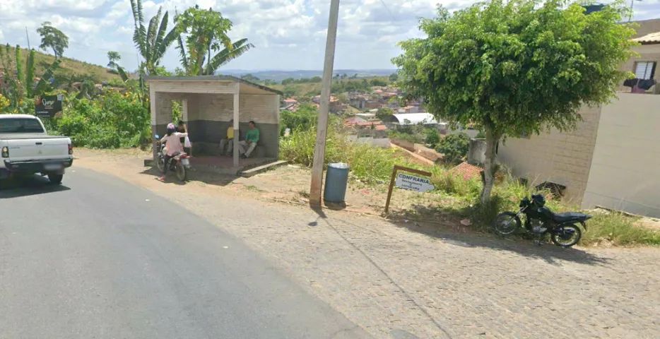 Vendo Terreno em Av. comercial no Centro de Areia-PB