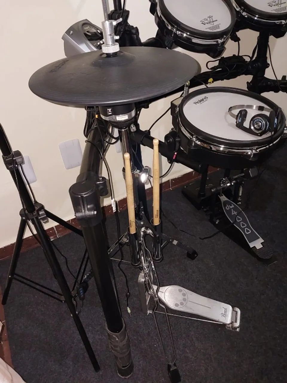 Roland V-Drums TD-15KV Completa + Máquina de Chimbal e Pedal DW