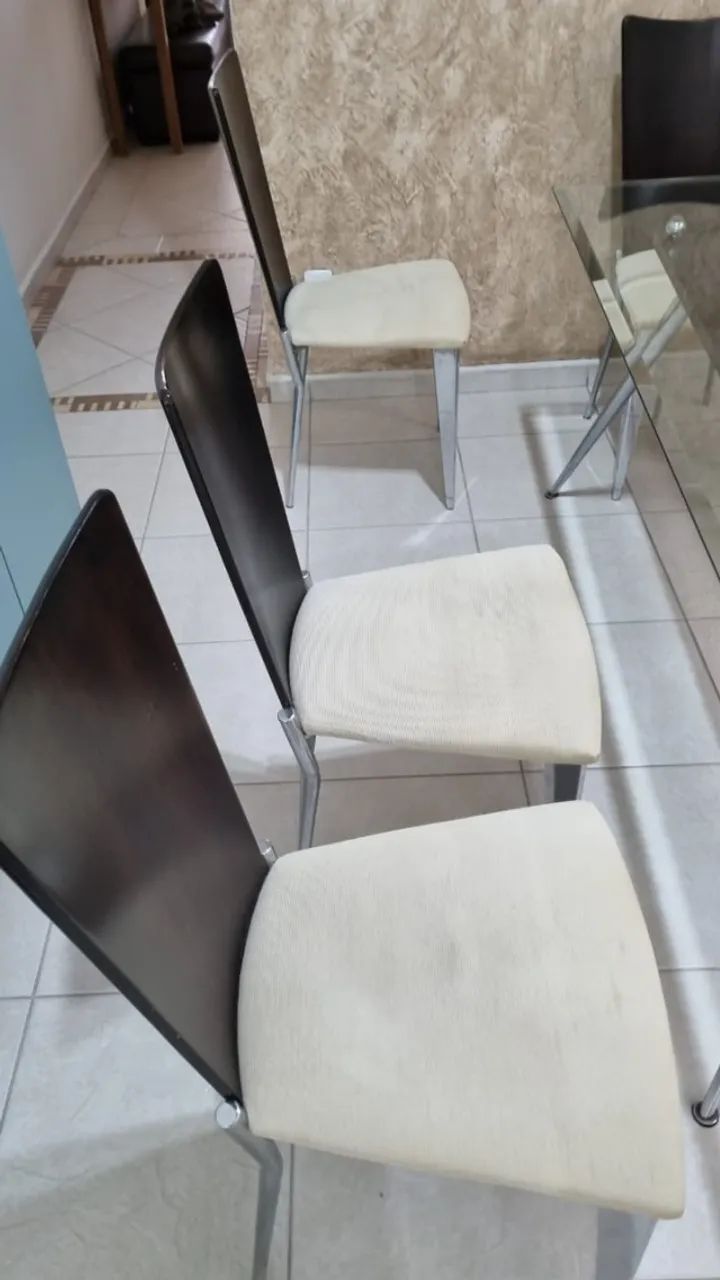Mesa de jantar com tampo de vidro + 6 cadeiras - Foto 3