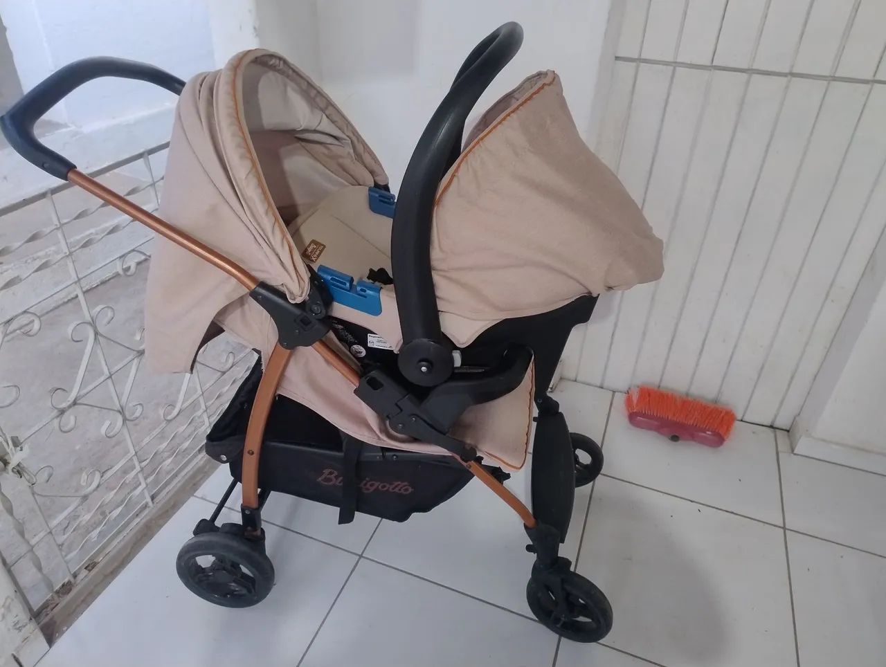 Carrinho de passeio e bebê conforto  - Foto 3