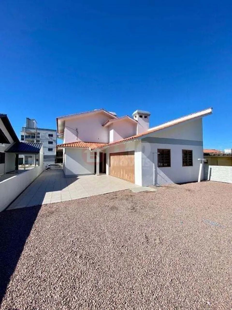 Casa Frente Leste com 4 Dormitórios a Apenas 100m do Mar - Foto 5