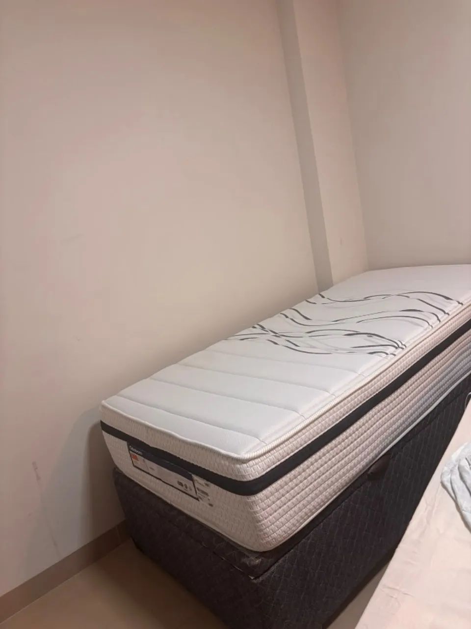 Cama Box baú de solteiro + colchão Ortobom. 