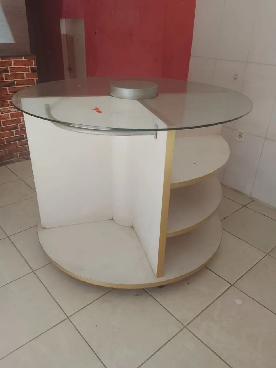 Explositou e ao mesmo tempo serve como balcão de rodinho com 2 lugares de cabeireiros - Foto 2