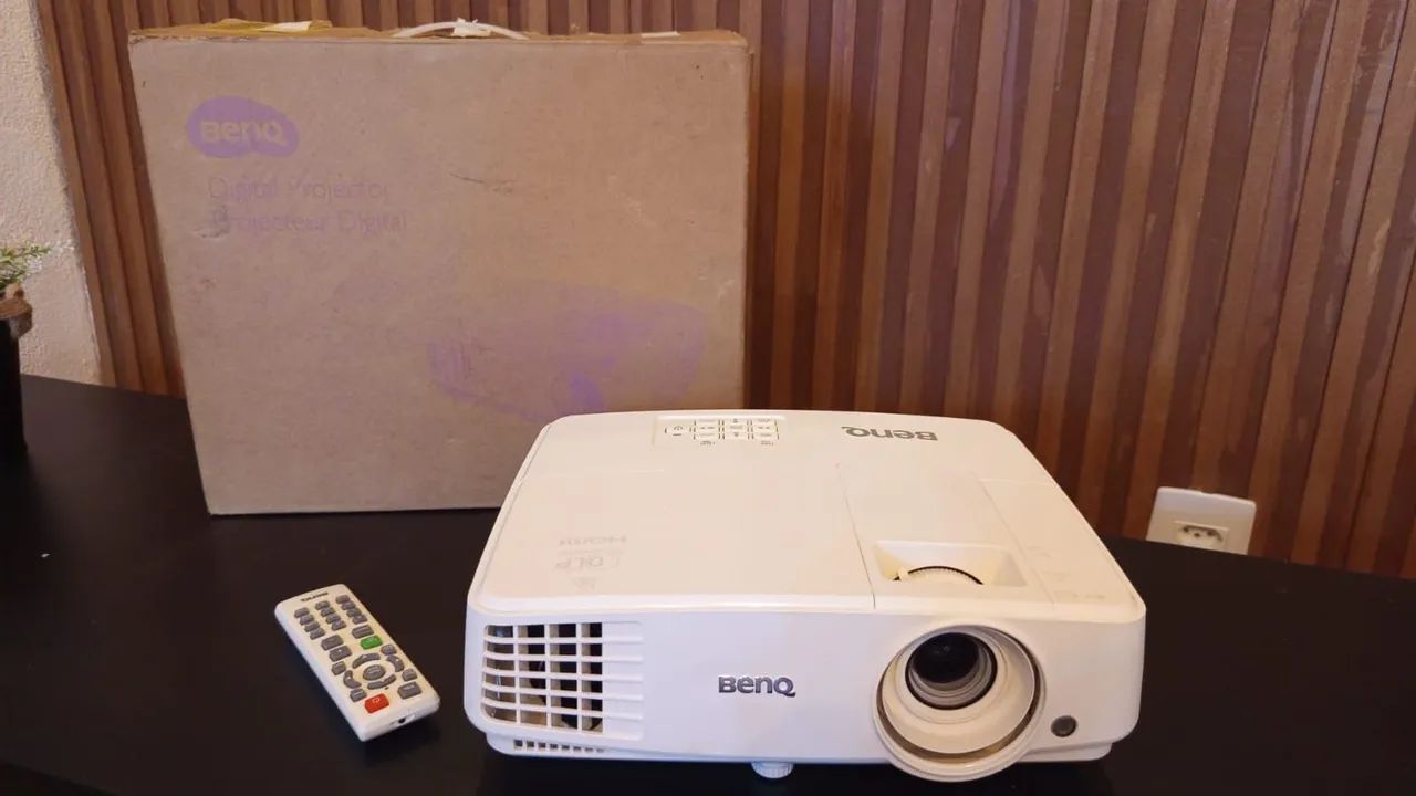 Projetor Benq MS527 na caixa