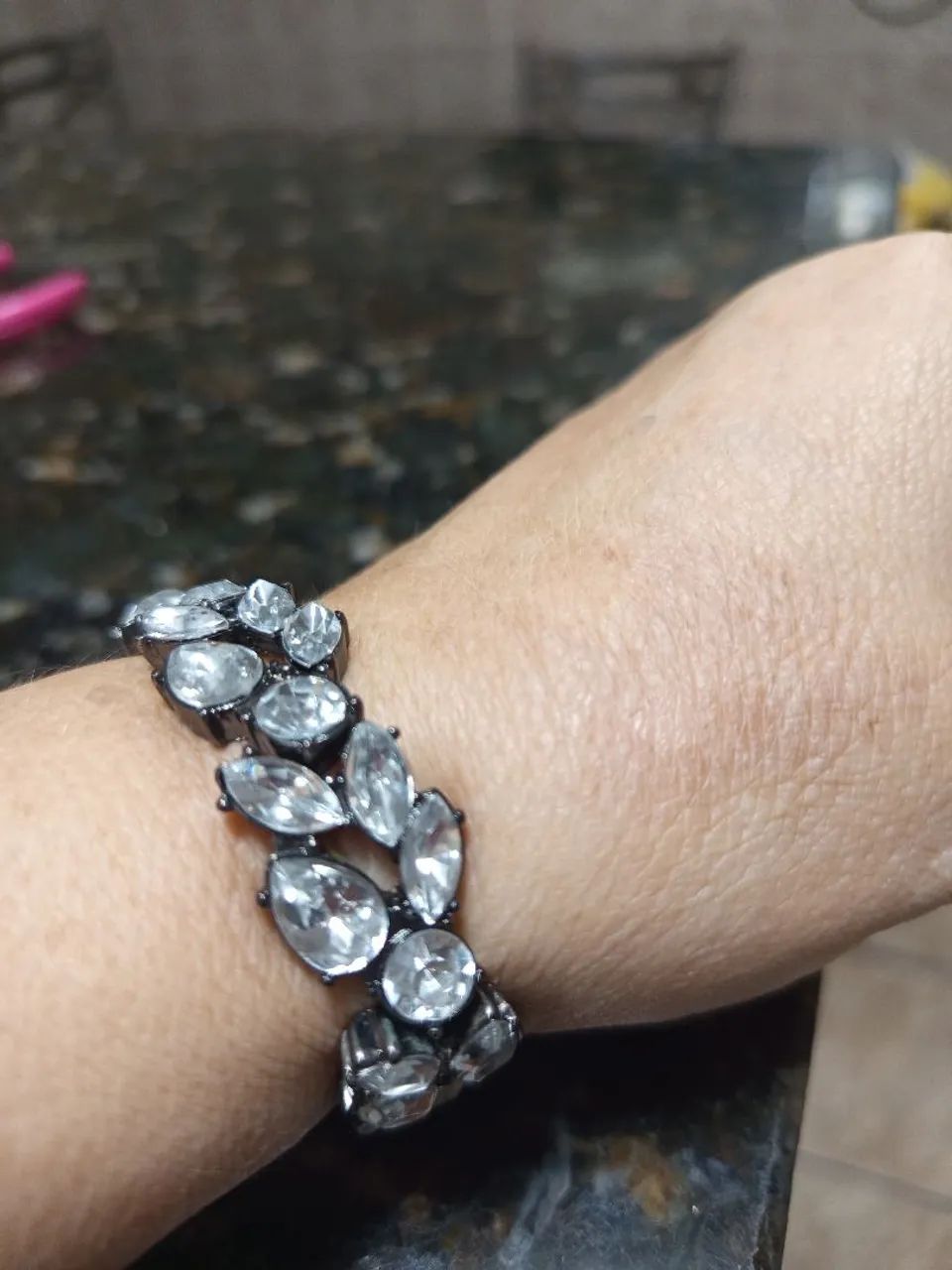 Bracelete em elástico com pedras  - Foto 3