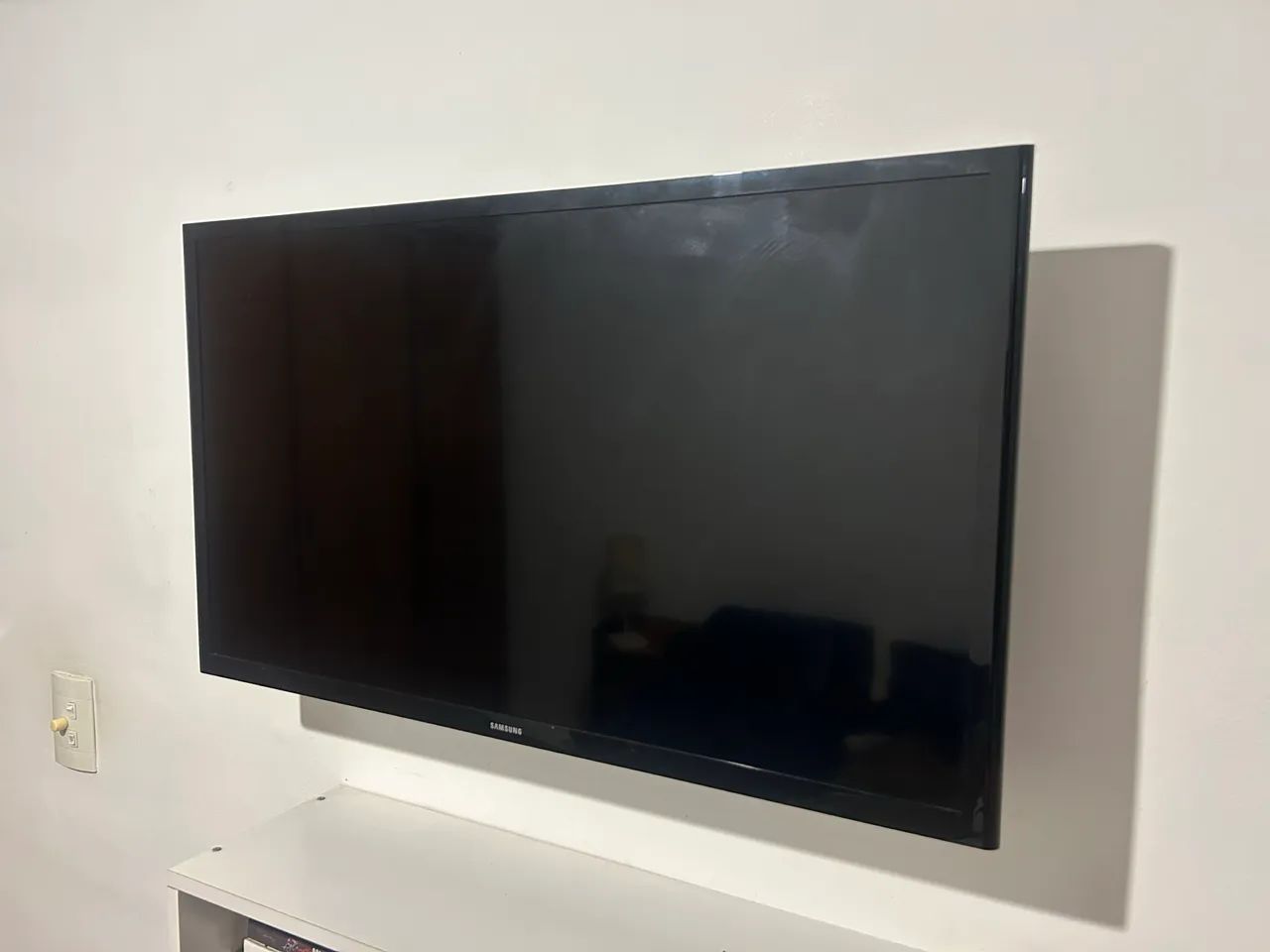 TV Samsung Smart 32 Polegadas HD com Wi-Fi e 2 HDMI - Seminova