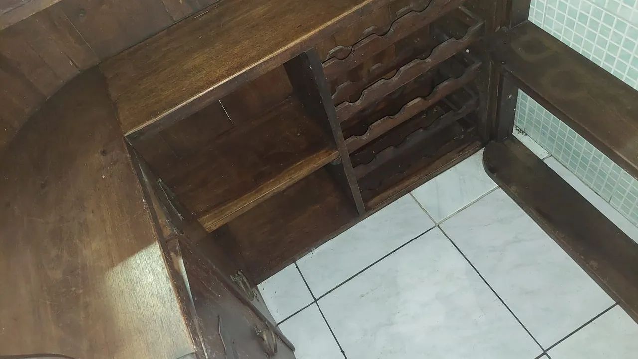 Bar de Madeira Maciça Imbuía + 5 bancos acento de couro. + de 45 anos. - Foto 5