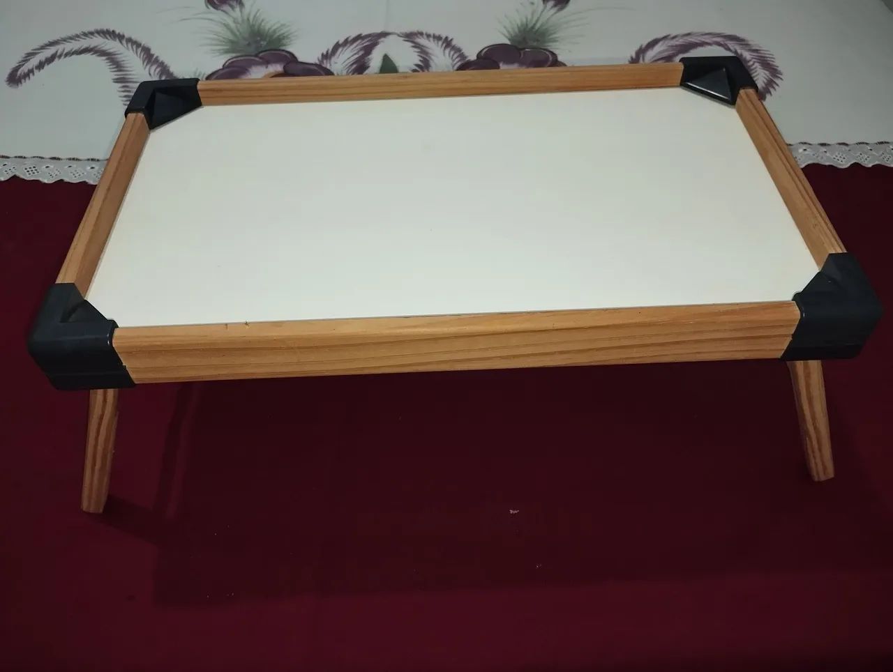 MESA PEQUENA COM PERNAS DOBRÁVEIS - Foto 3