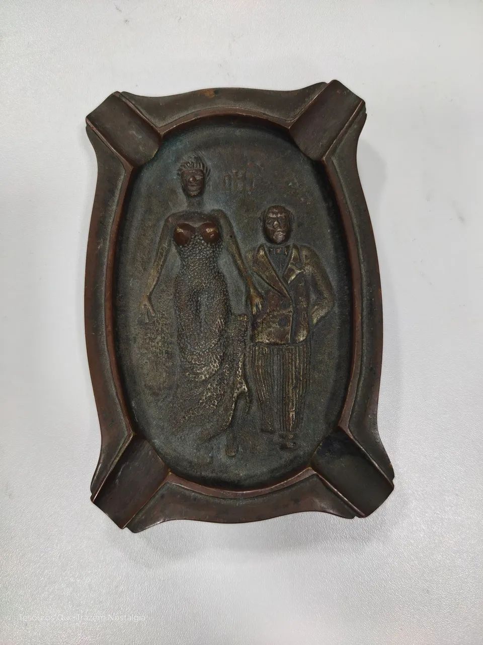 Antigo E Curioso Cinzeiro em Espessurado - Maciço e Pesado Bronze - Representando casal