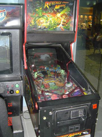 Máquina Pinball Fliperama Arcade Revenge From Mars Bally - Foto 5