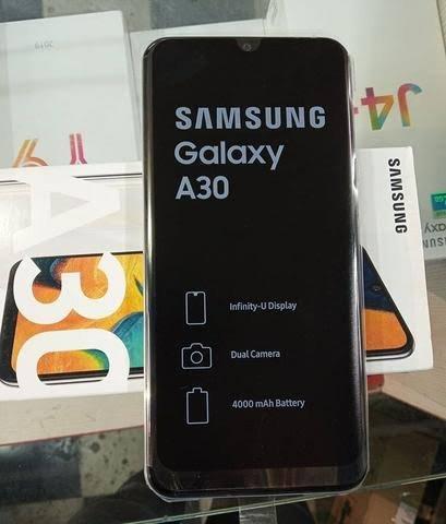 Samsung A30 - 64 GB - Foto 2