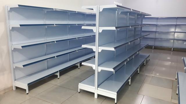 Prateleira central seminova R$ 400,00 o metro