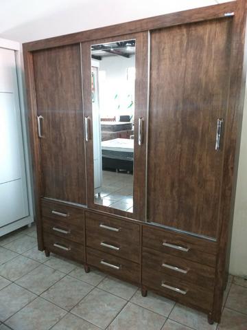 Guarda roupas casal 9 gavetas 3 pts de correr de 1299 por 899 a vista