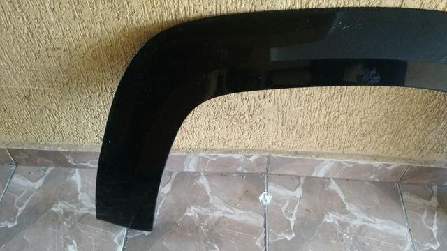 Moldura de vão de roda traseira direita Vw Amarok - Foto 2
