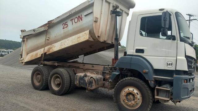 Caminhão Mercedes Axor 3344 K 6x4 caçamba basculante - Foto 2