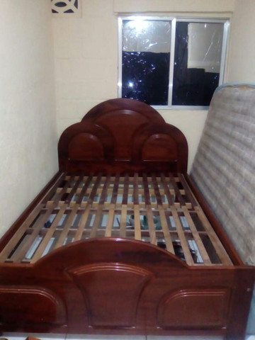 Cama de casal madeira maciça