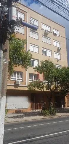 Na Cidade Baixa, 2 dormitórios.