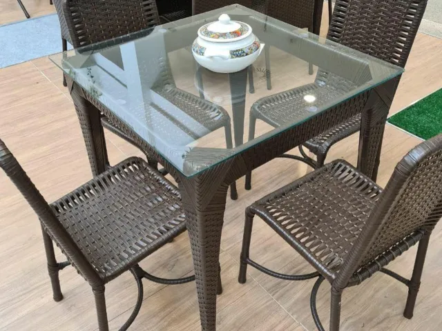 Conjunto de Jantar 4 Lugares: Praticidade e Funcionalidade na sua Cozinha!