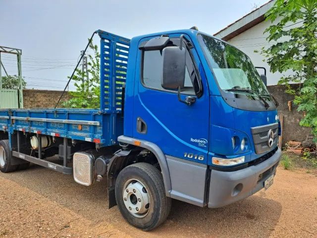 Vendo Caminhão MB Accelo 1016, ano 2017/2017