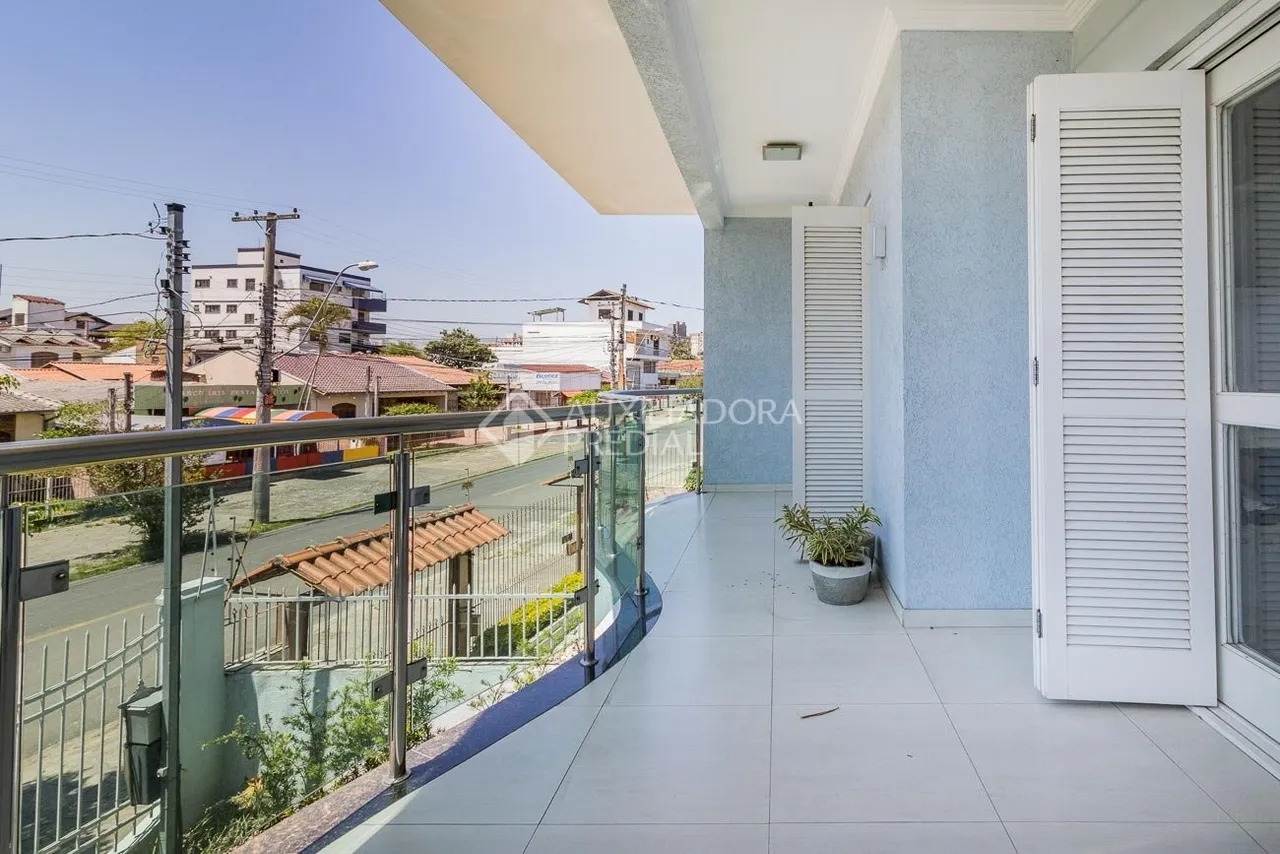EXCELENTE SOBRADO NA ZONA NORTE, VENHA CONHECER
