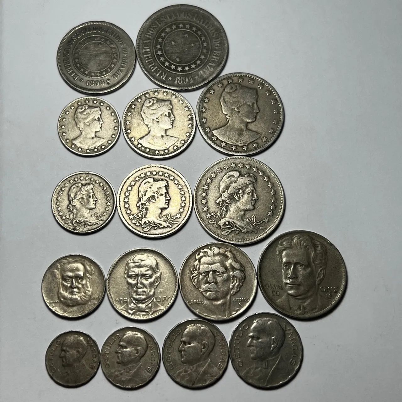 Lote com 36 Moedas Nacionais Antigas colecionáveis de Reis e Cruzeiro - Foto 6