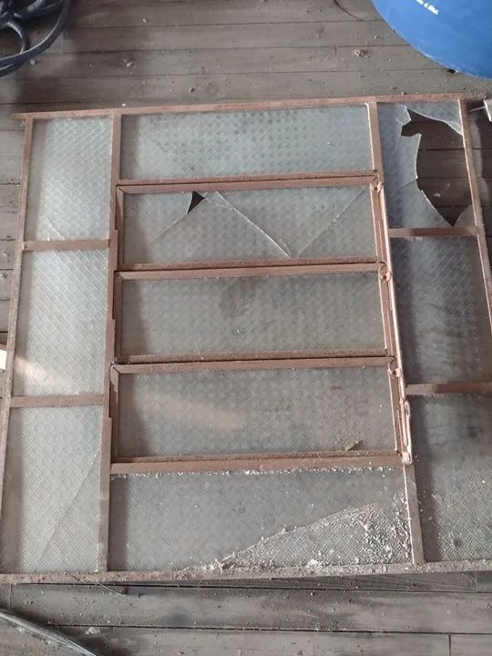 Janelas de Ferro com Vidro - Usadas basculante 