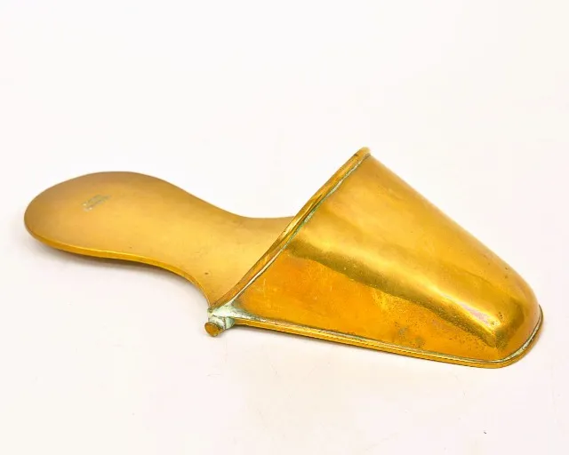 Elegante sapata estribo Floreira Bronze Marca fabricante fundo - Gama & Ca Bahia Descrição