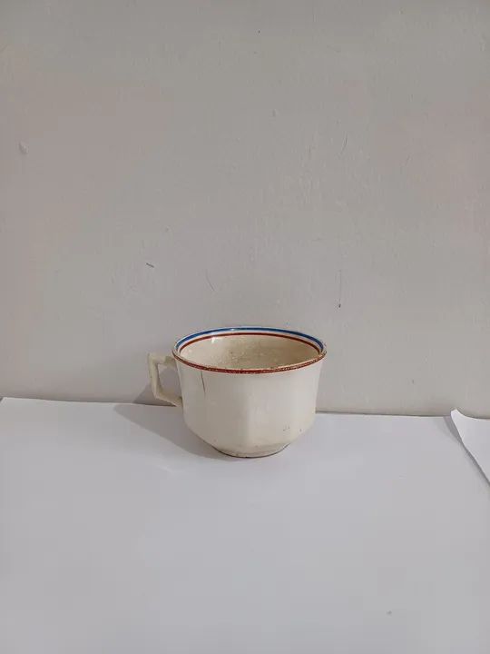 Xícara antiga de porcelana - Foto 2