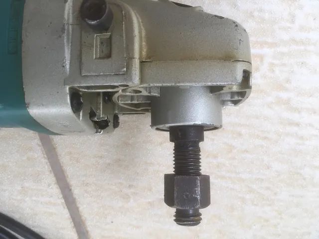 Politriz e lixadeira profissional Makita 9227C 220V 950W - Foto 4