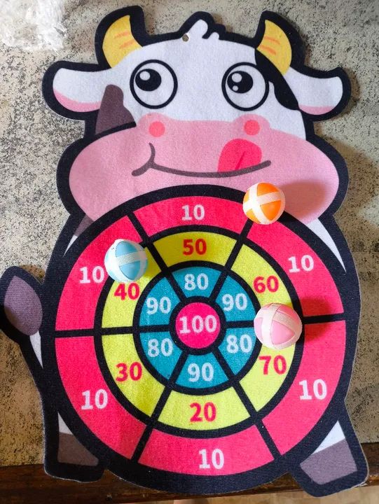 Jogo de Dardos Divertido para Crianças - Alvo em Formato de Vaca com Velcro e 3 bolinhas  - Foto 2