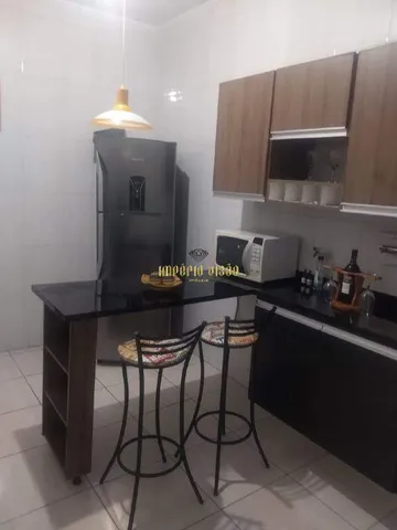 Sobrado à venda com 3 dormitórios e quintal amplo no bairro Jardim dos Ipês - Suzano-SP.
