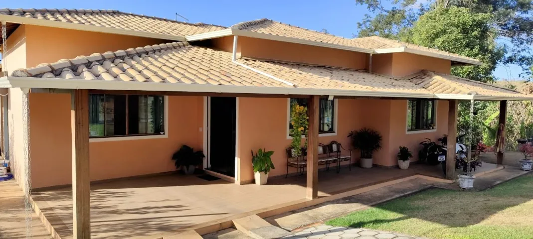 Sítio com Casa de Alto Padrão no Condomínio Vale do Luar - Aceito trocas