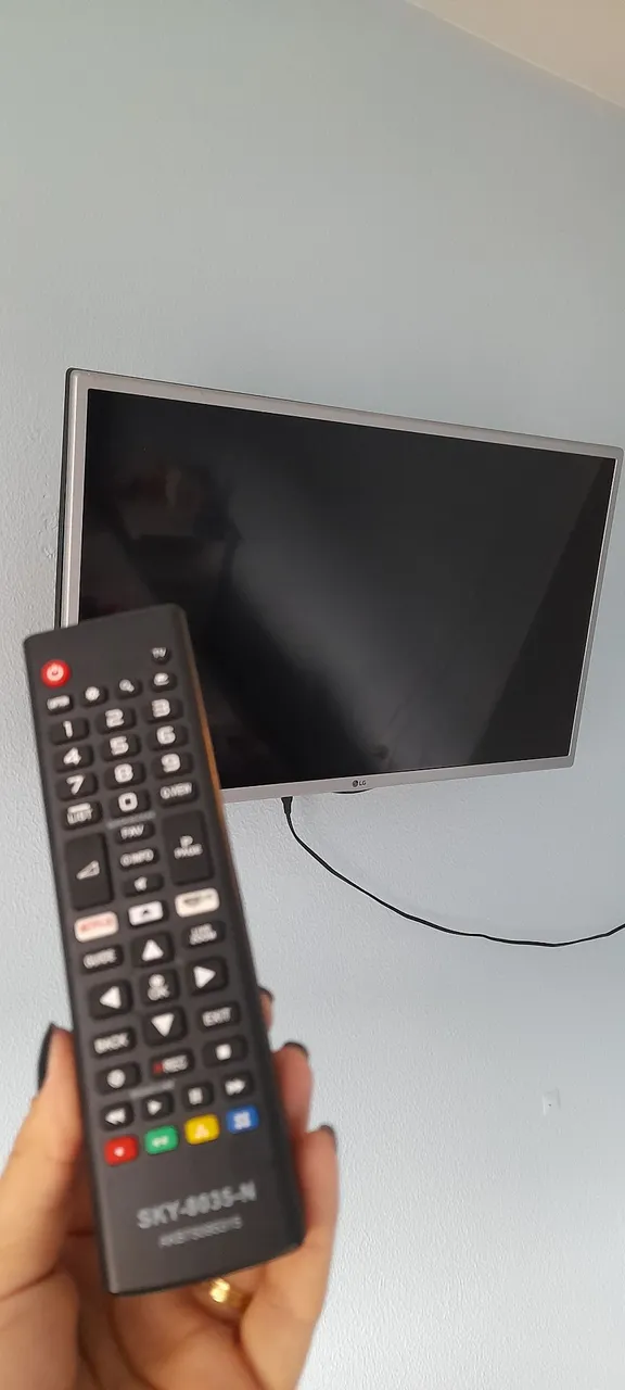 TV LG com controle remoto