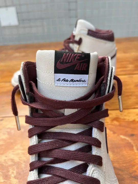 A Ma Maniere x Air Jordan 1 Sail and Burgundy - Foto 3