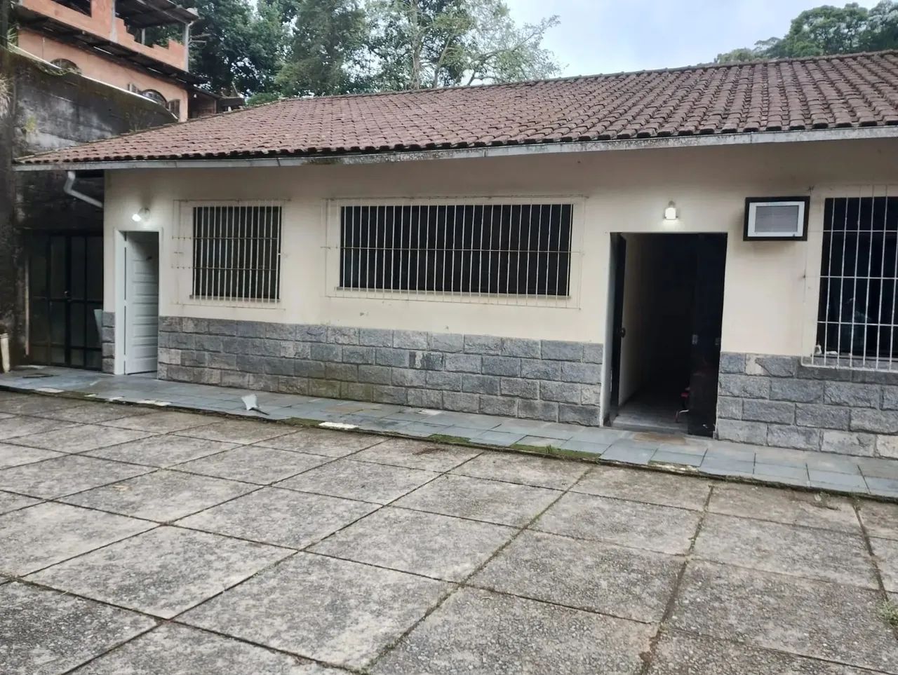 Imóvel para aluguel com 149 metros quadrados com 3 quartos em Bingen - Petrópolis - RJ