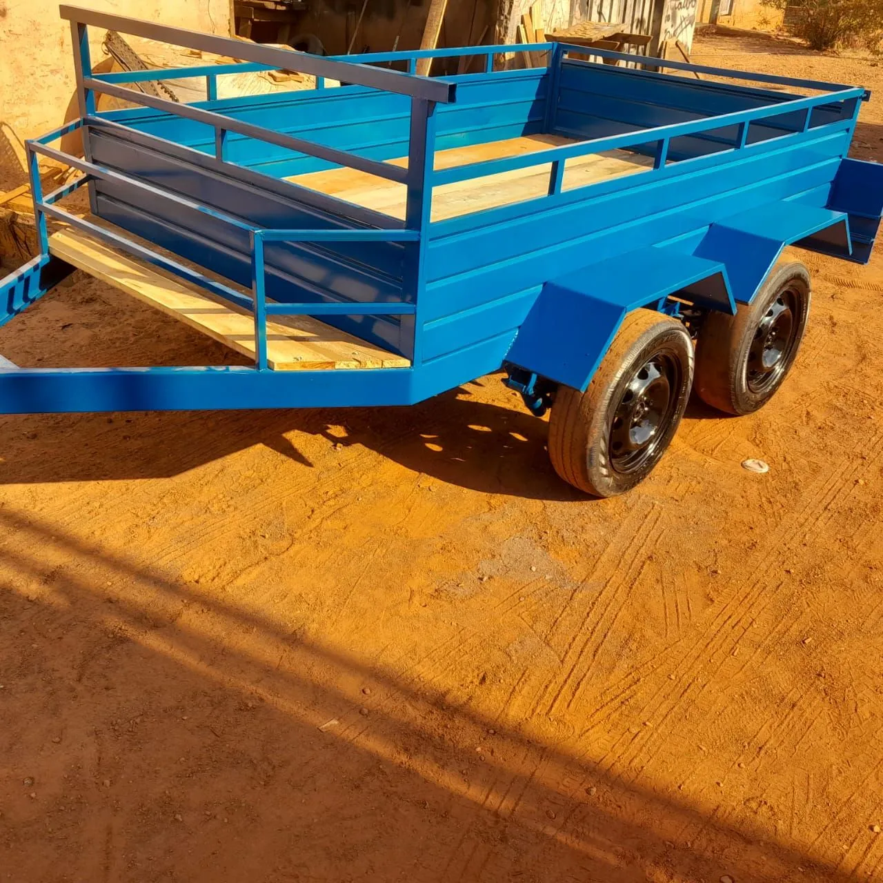 Carretinha Azul Reforçada para Transporte - Ótima Qualidade!