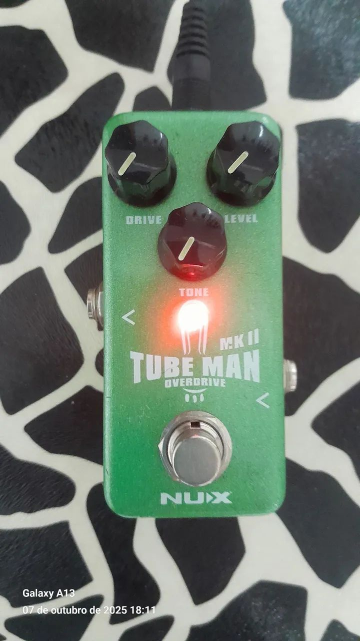 * Pedal de guitarra Tube Man Nux " Troco ".