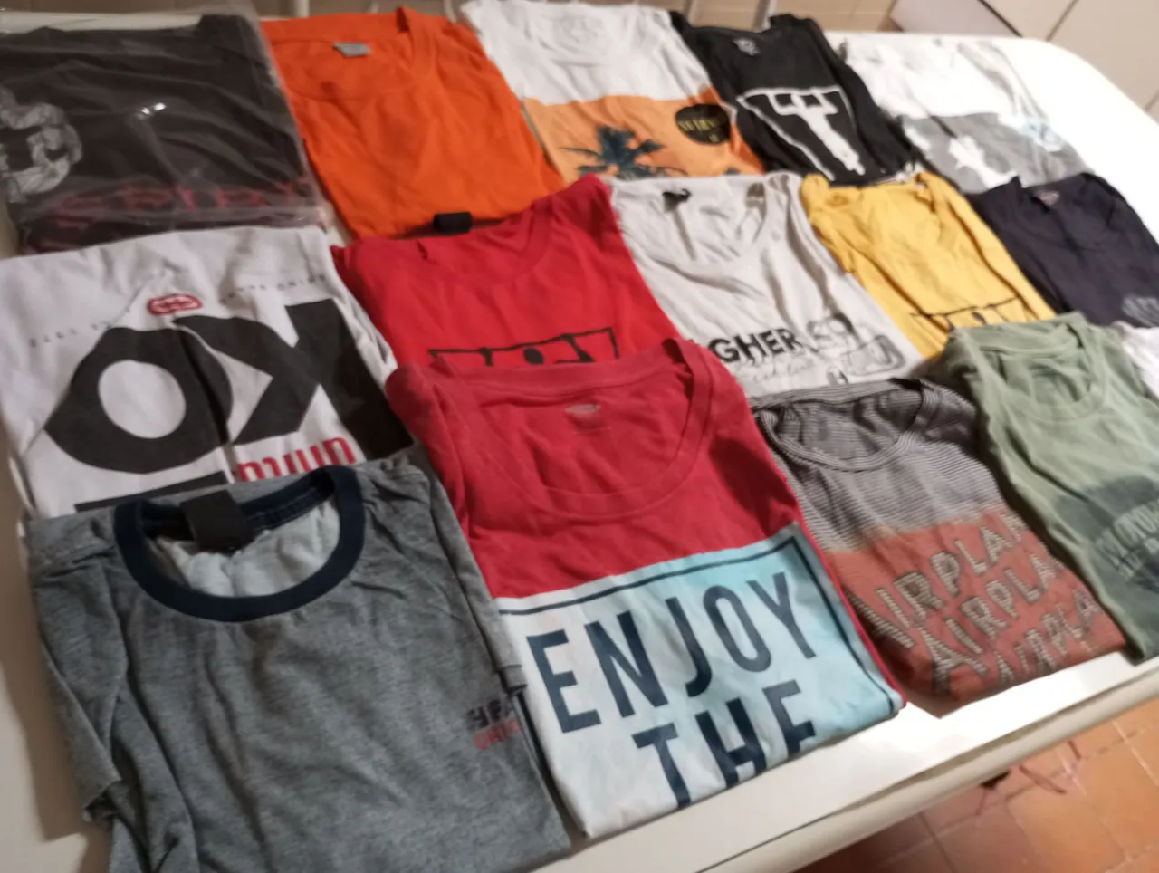 Camisetas Masculinas Marcas Famosas Novas Mostruário de Vitrines
