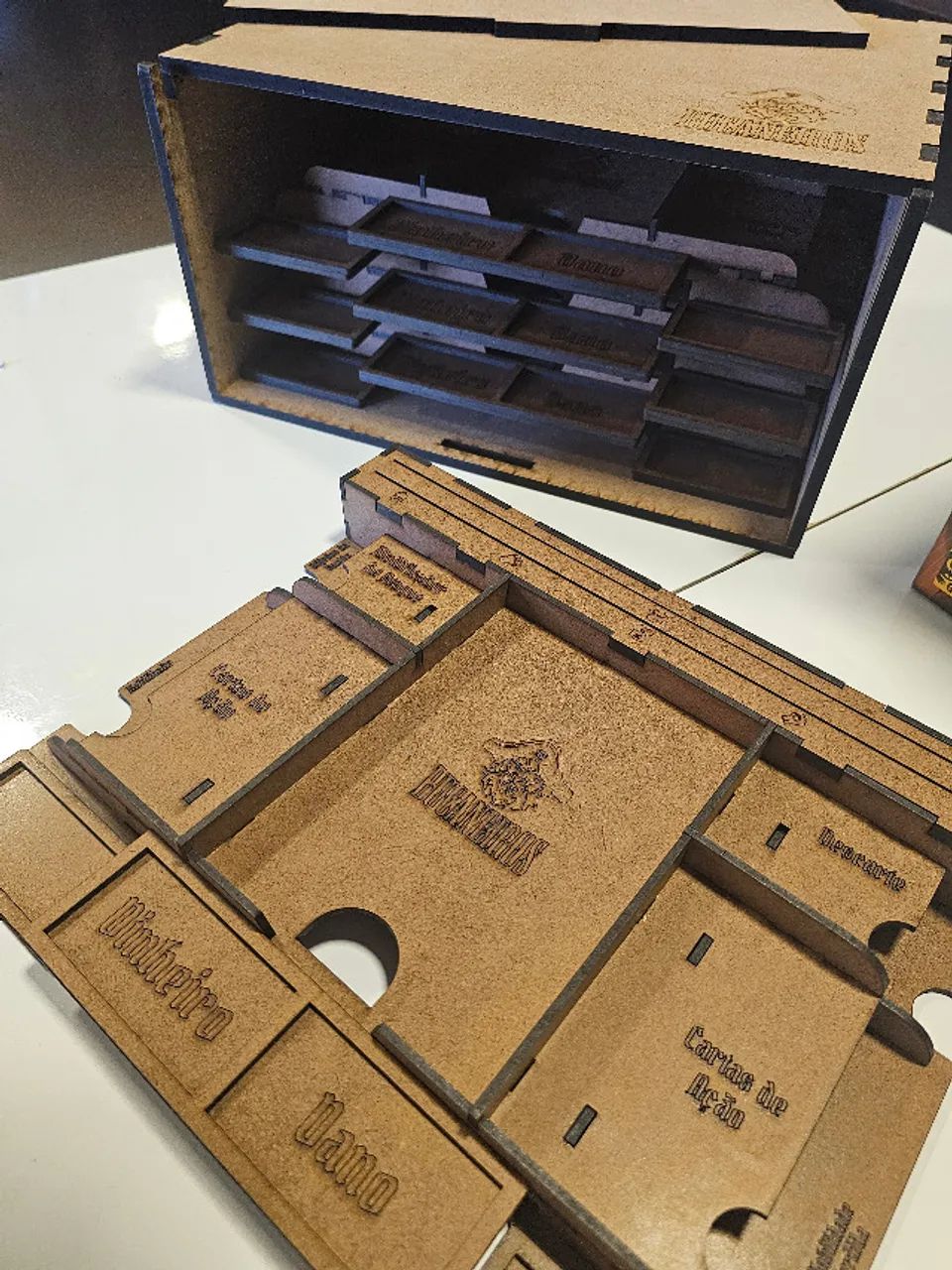Gloomhaven presas de leão + insert + 4 paineis com case - Foto 4