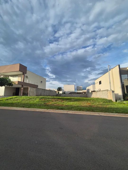 Lote no Condomínio Villagio Toscana -371,08 m² - Foto 2