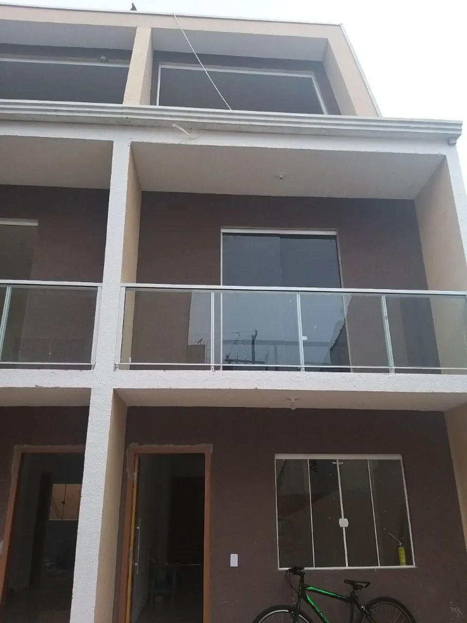 Alugo sobrado novo sitio cercado 3 quartos com suíte