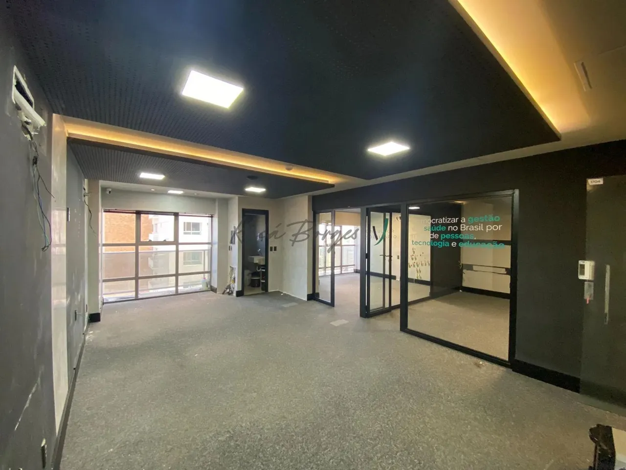 Sala de 70m² no Manhattan Business