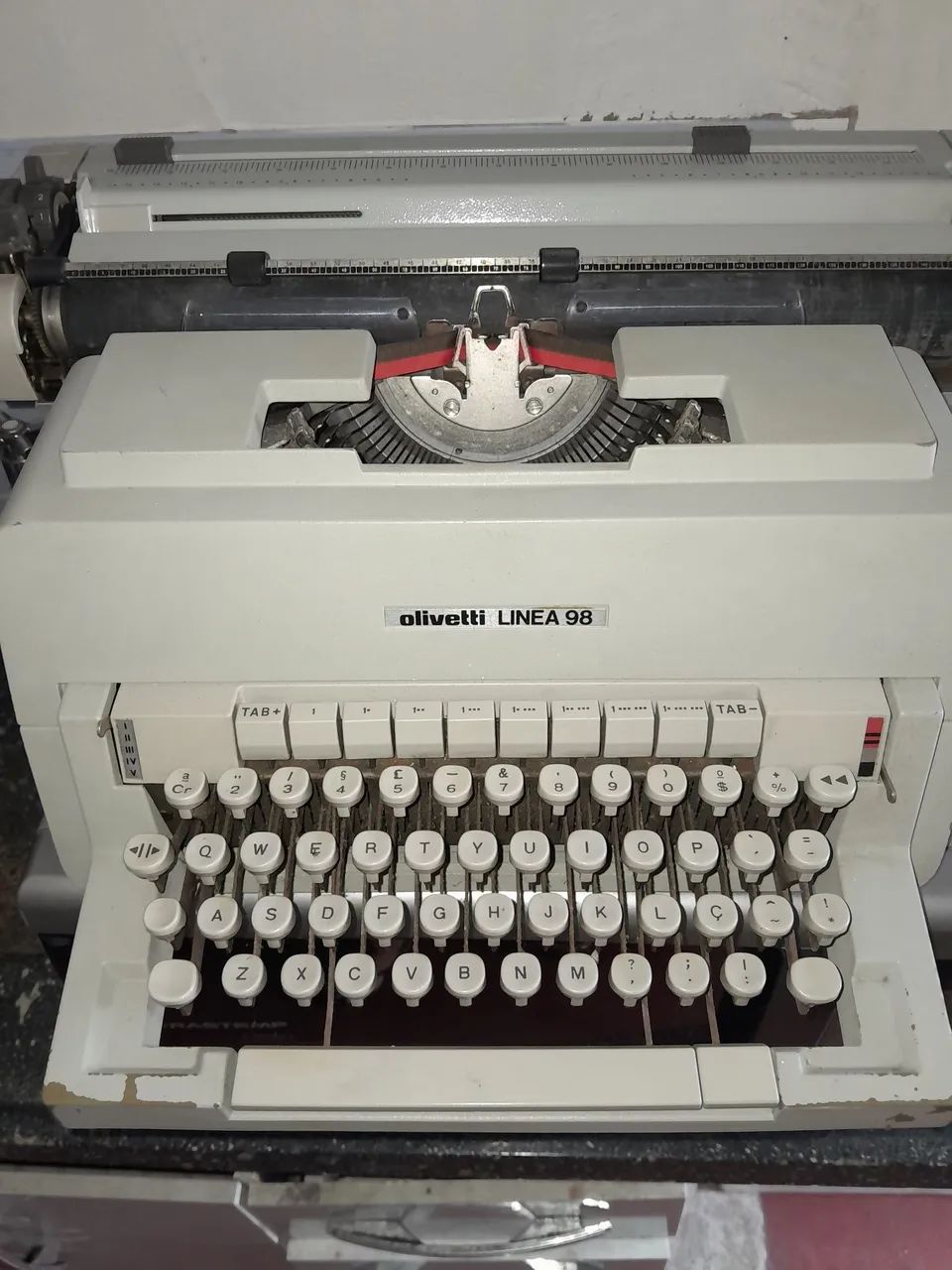 Máquina de escrever Olivetti Linea 98