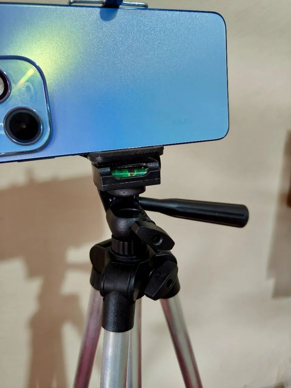 TRIPÉ 1,02m com Nível para Celulares e Câmera profissional  - Foto 4