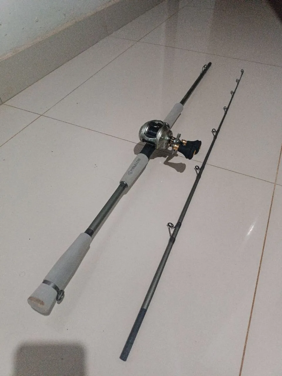 Kit vara e carretilha pesqueiro até 30kg lado esquerdo 
