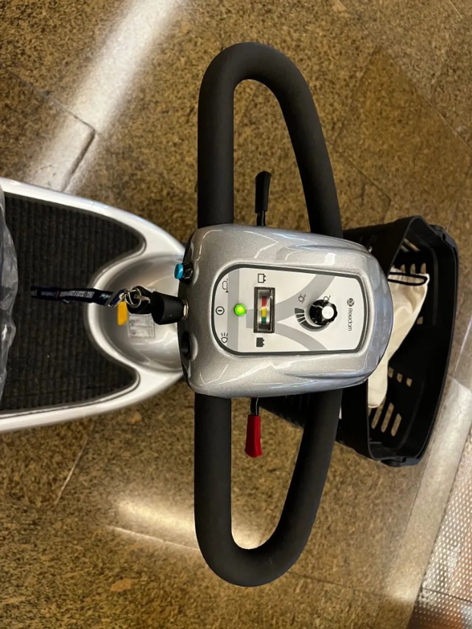 Scooter elétrica Mirage SX - Freedom - cadeira de rodas motorizada - Foto 4