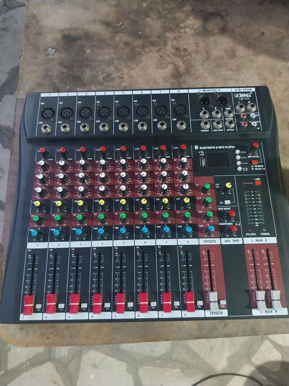 Mesa de Som 8 Canais LE-711 Bluetooth MP3 Player