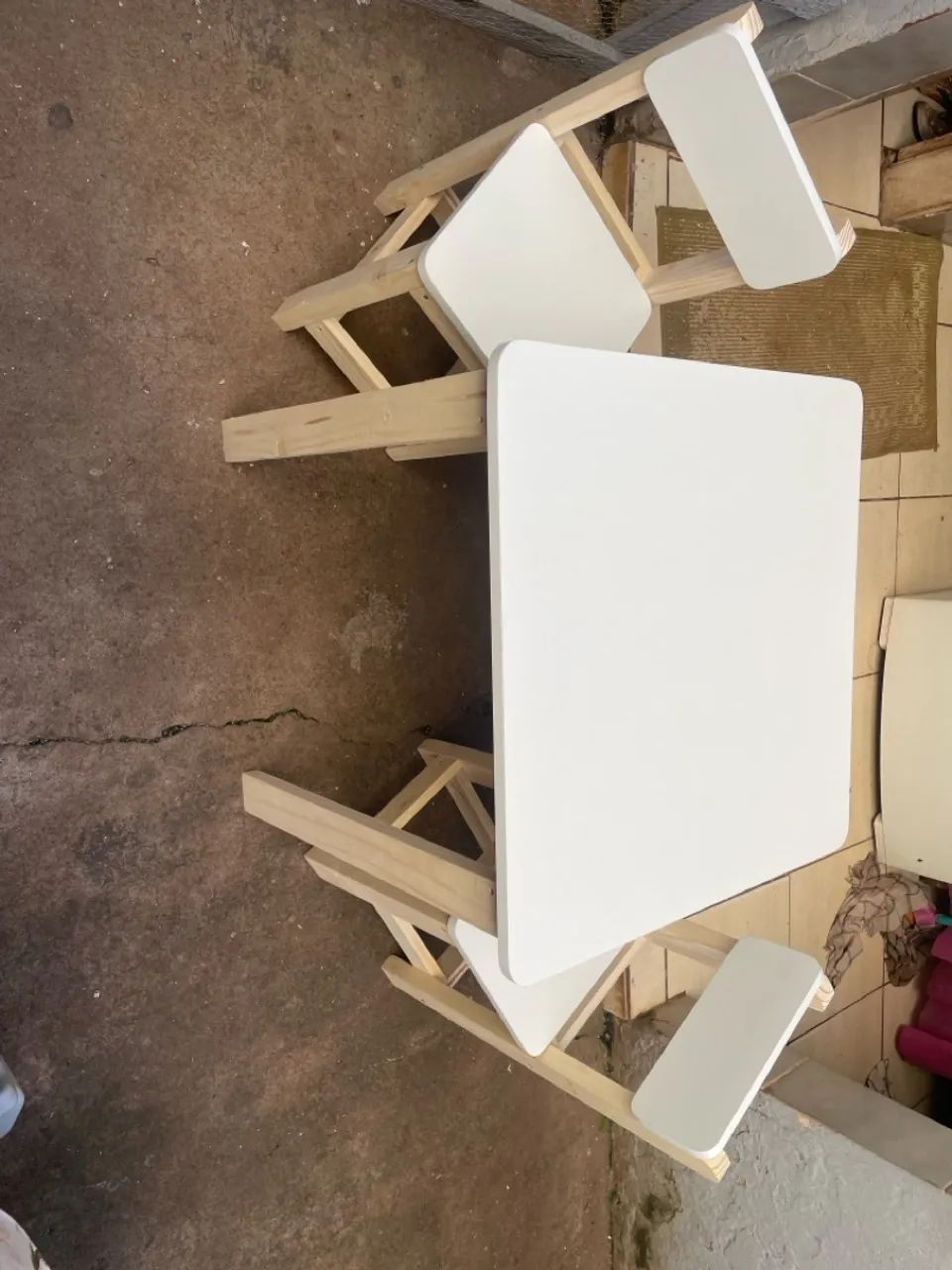 Mesa para criança até 8 anos