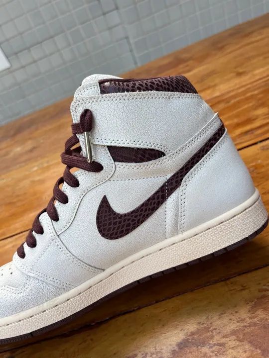 A Ma Maniere x Air Jordan 1 Sail and Burgundy - Foto 4